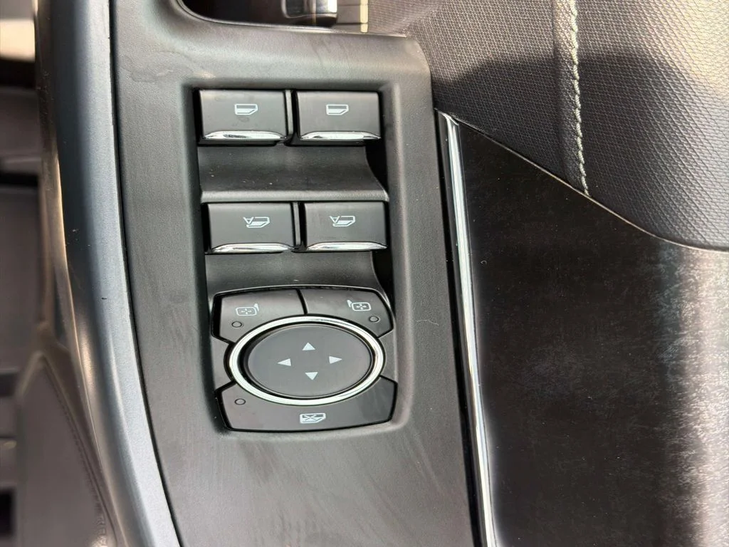 Used 2023 Atlas Blue Metallic Ford XLT image 19