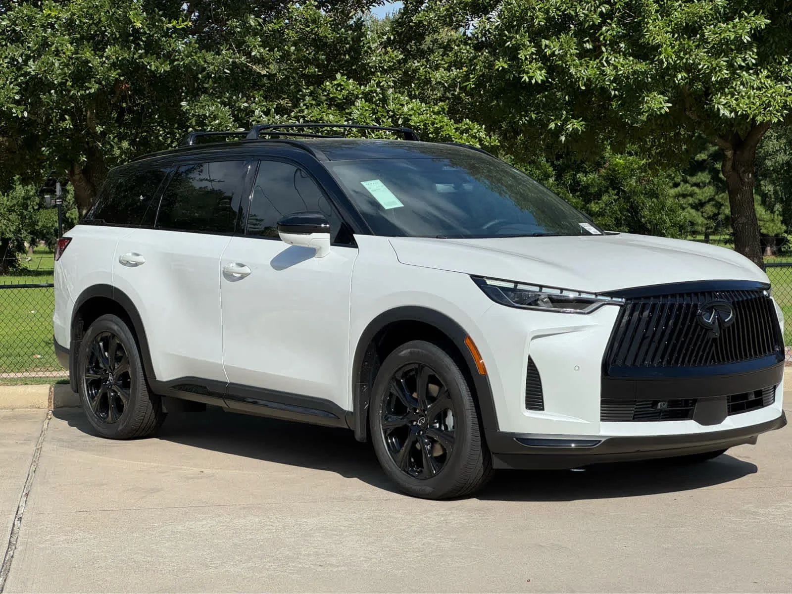 New 2027 2T RAD WHT INFINITI Autograph AWD image 2
