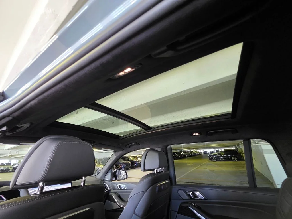 New 2027 Brooklyn Grey Metallic BMW xDrive40i image 11