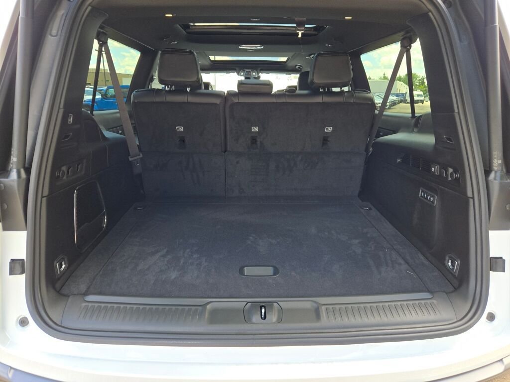 New 2026 Bright White Clear-Coat Exterior Paint Jeep Limited Reserve image 18