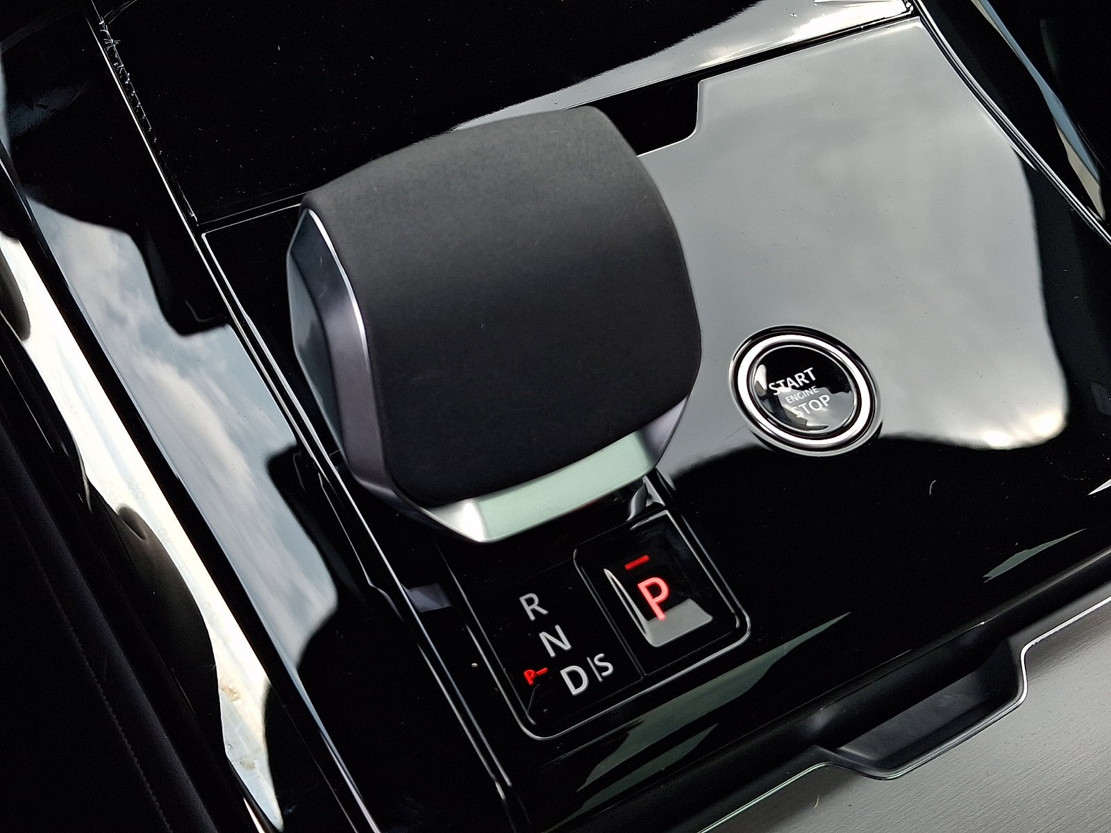 New 2026 Santorini Black Land Rover  image 15