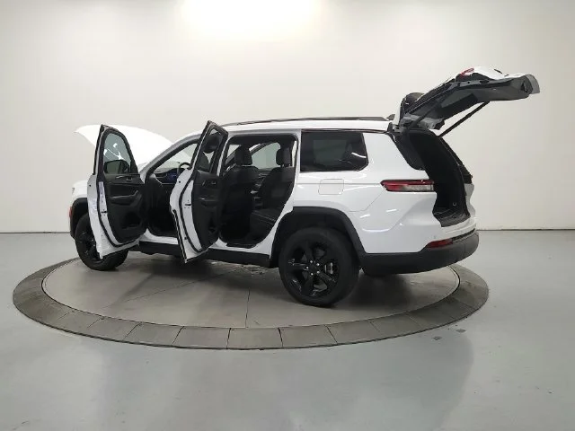 Used 2024 White Jeep Altitude X image 12
