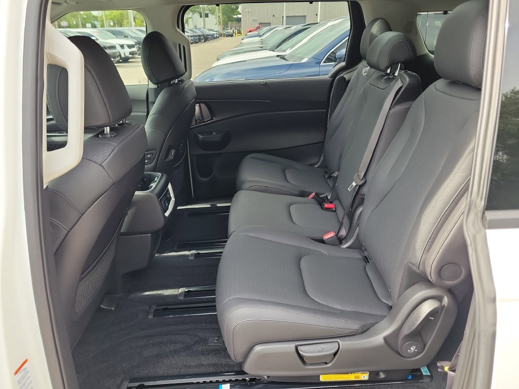 New 2026 Snow White Pearl Kia SX Prestige image 16