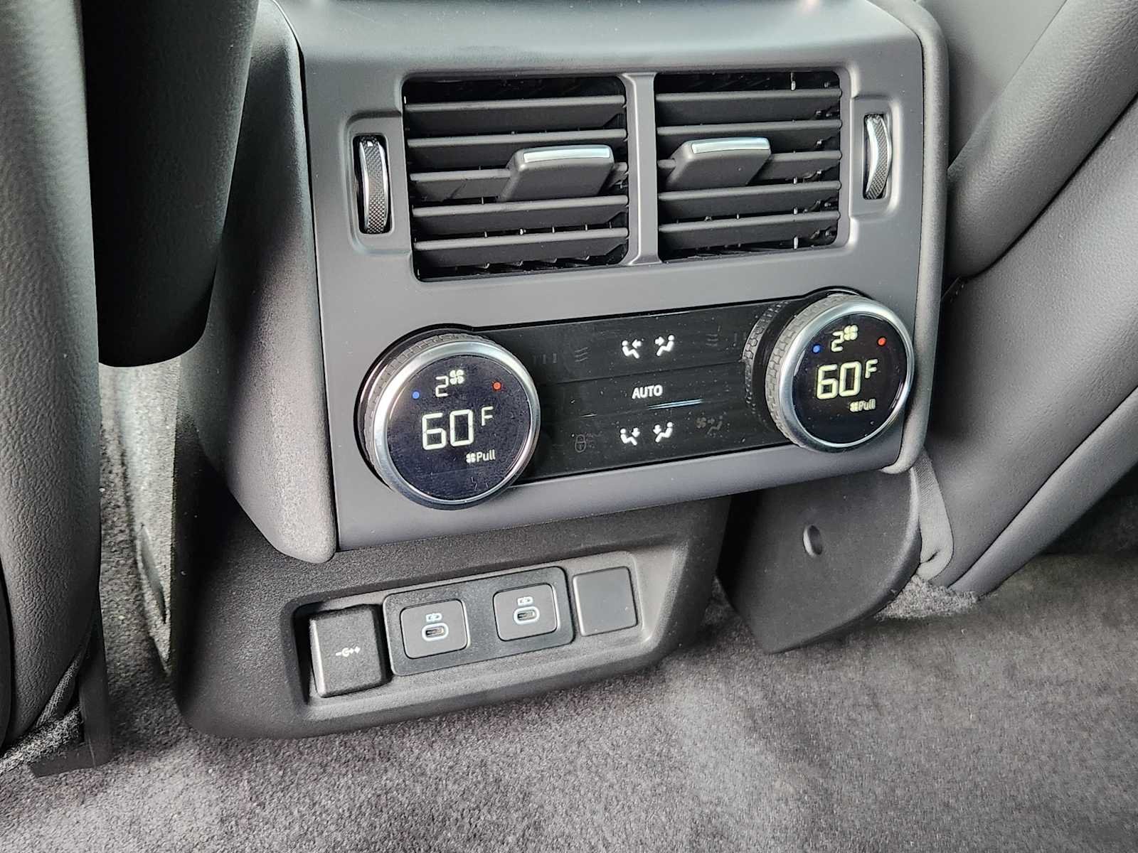 New 2026 Eiger Grey Land Rover S image 30