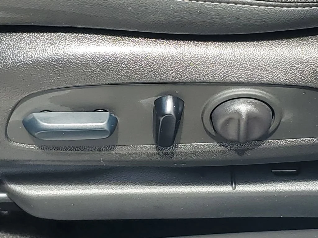 Used 2023 Sapphire Metallic Buick Select image 24