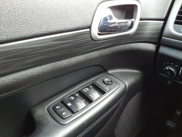 Used 2020 Black Jeep Altitude image 20