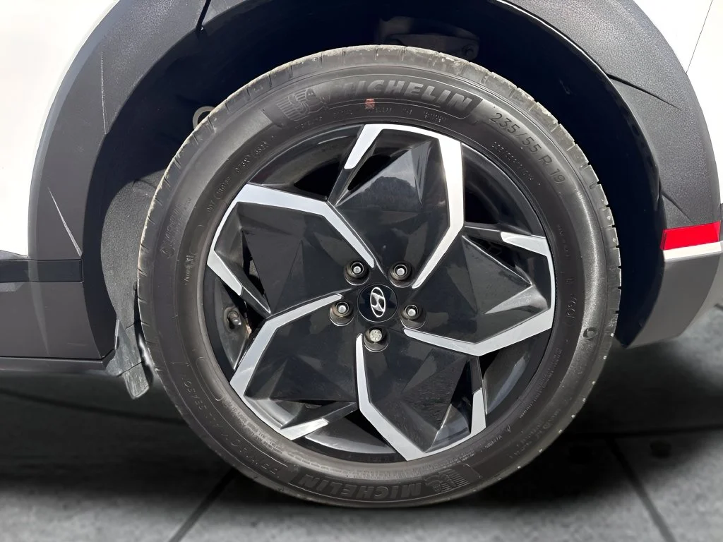 Used 2023 White Hyundai SE Standard Range image 30