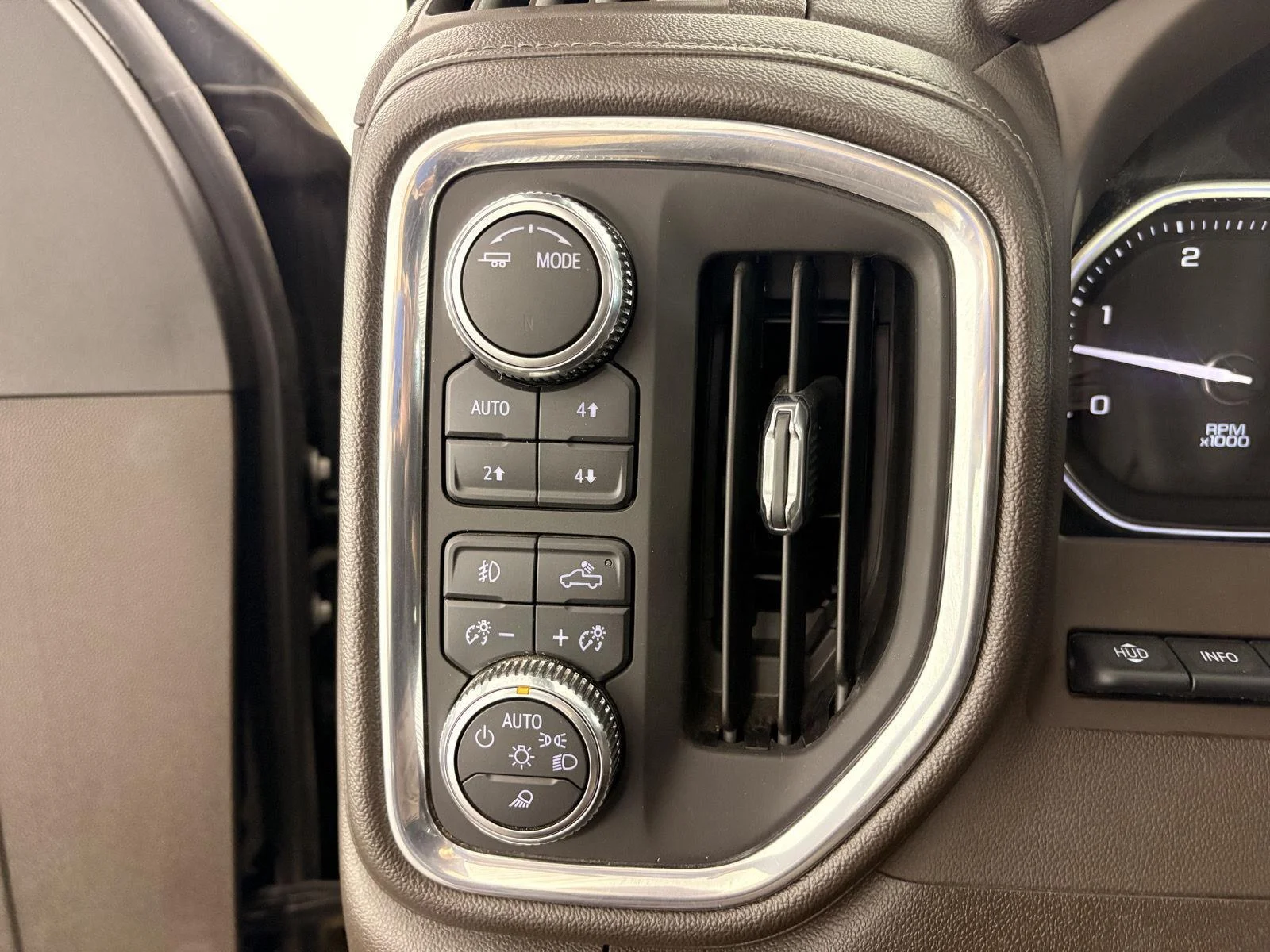 Used 2023 Onyx Black GMC Denali DRW image 34