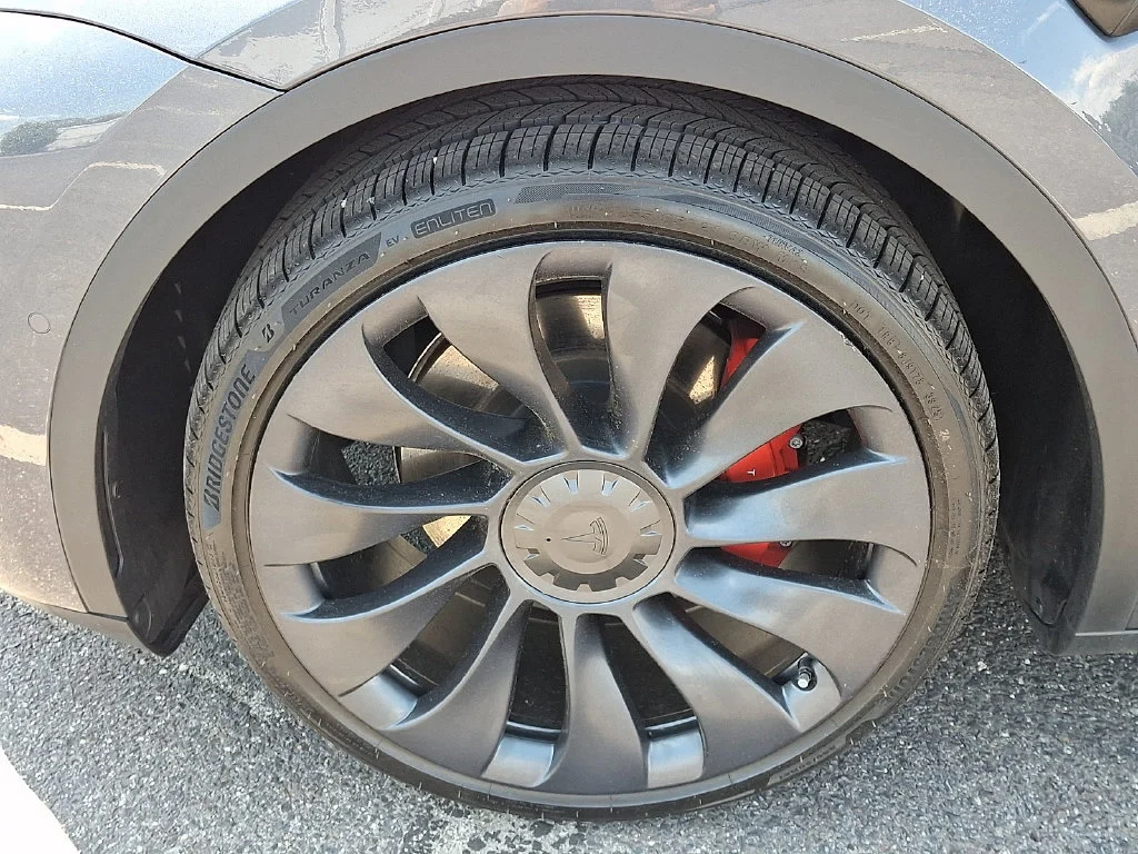 Used 2022  Tesla Performance image 28