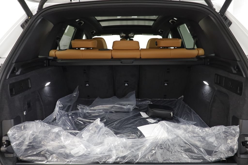 New 2026 Mineral White Metallic BMW xDrive40i image 19