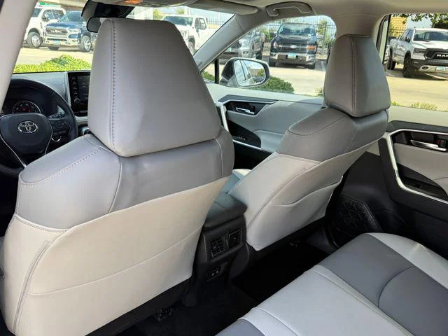 Certified Used 2019 LUNAR ROCK Toyota XLE Premium image 26