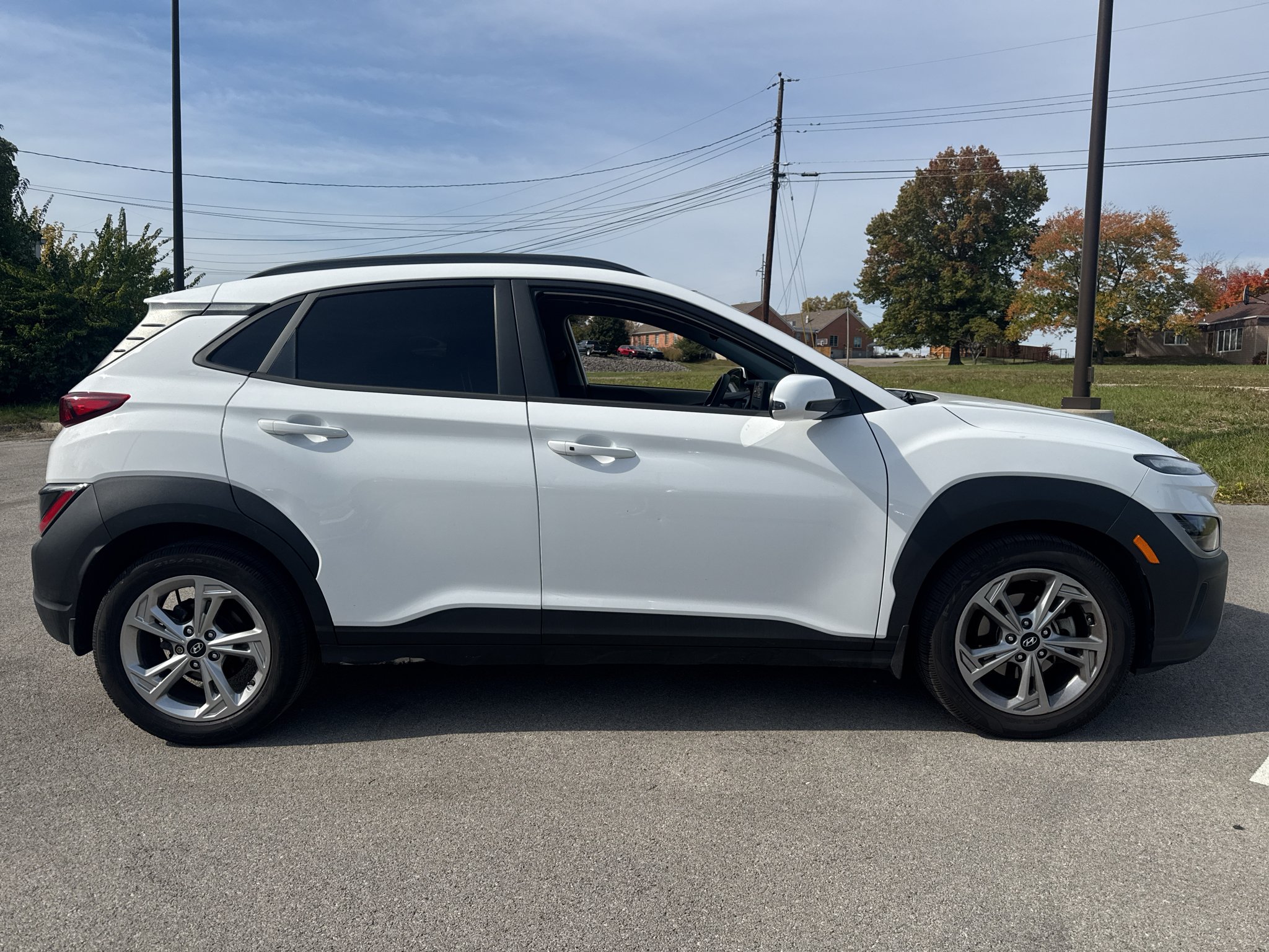 Used 2022 Lunar White Hyundai SEL image 3
