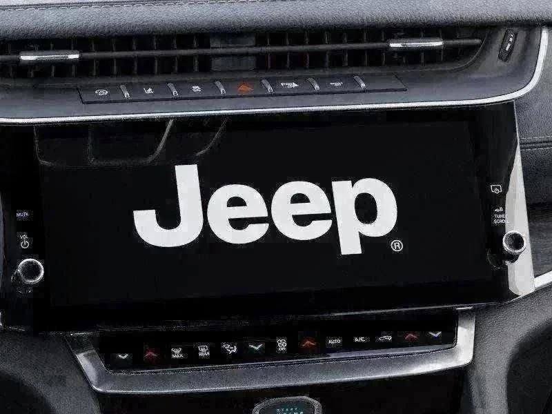New 2026 Silver Zynith Exterior Paint Jeep Altitude image 29