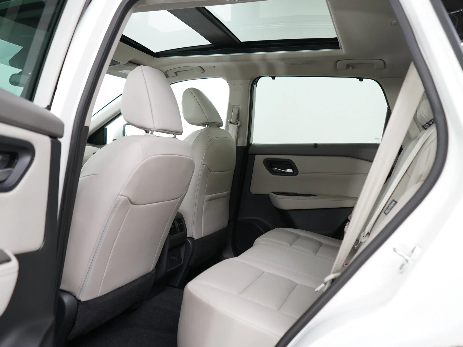 Used 2023 Pearl White Tricoat Nissan SV image 17