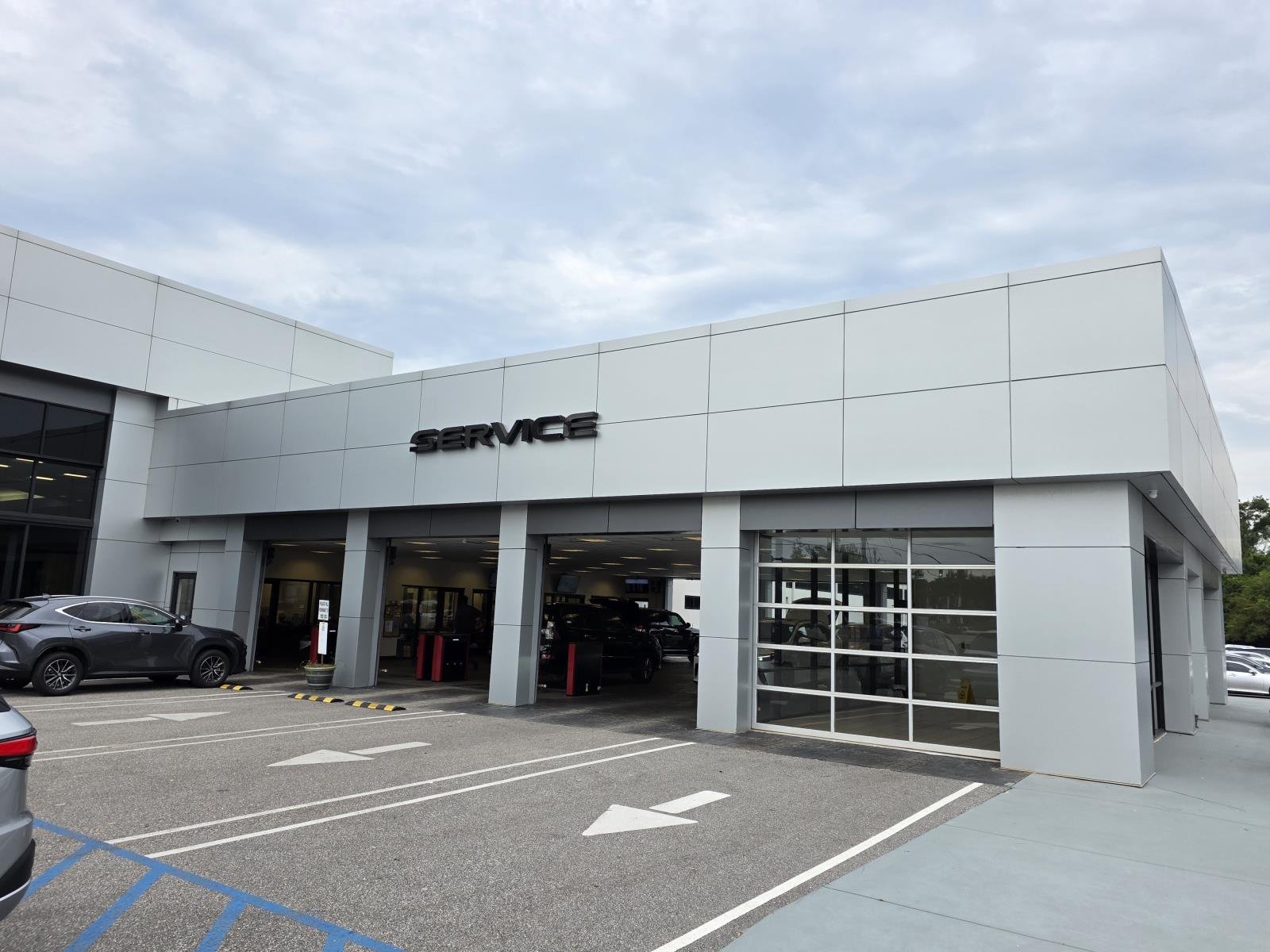 Used 2022 Iridium Lexus 350 F SPORT image 6