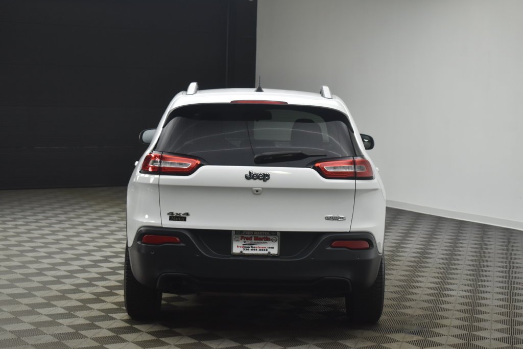 Used 2017 White Jeep Latitude image 6