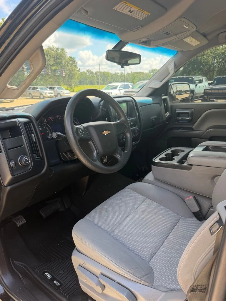 Used 2018 Black Chevrolet Custom image 10