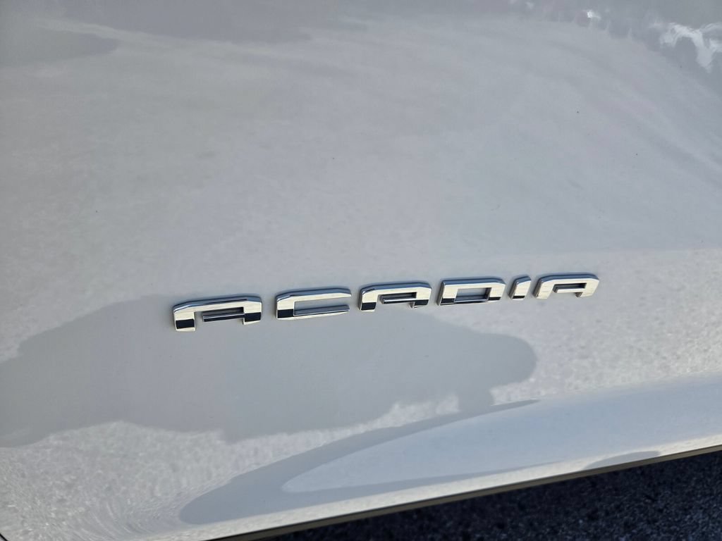Used 2025 Summit White GMC FWD Elevation image 4