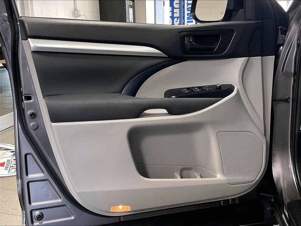 Used 2019 Gray Toyota LE image 9