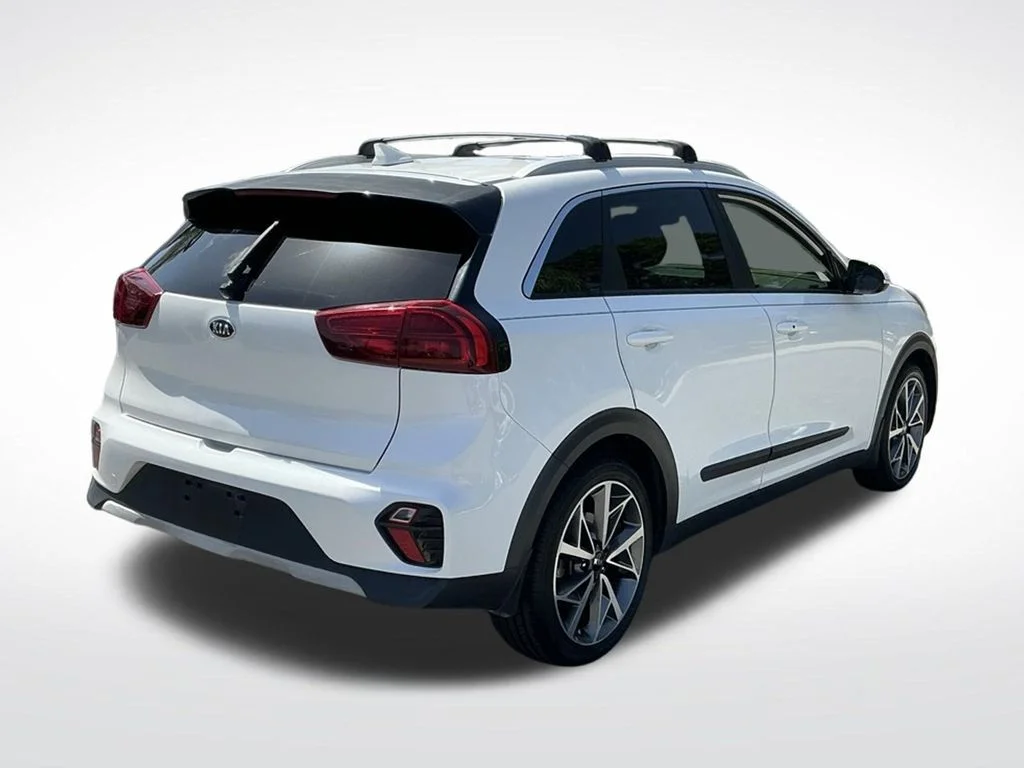 Used 2020 White Kia Touring image 10