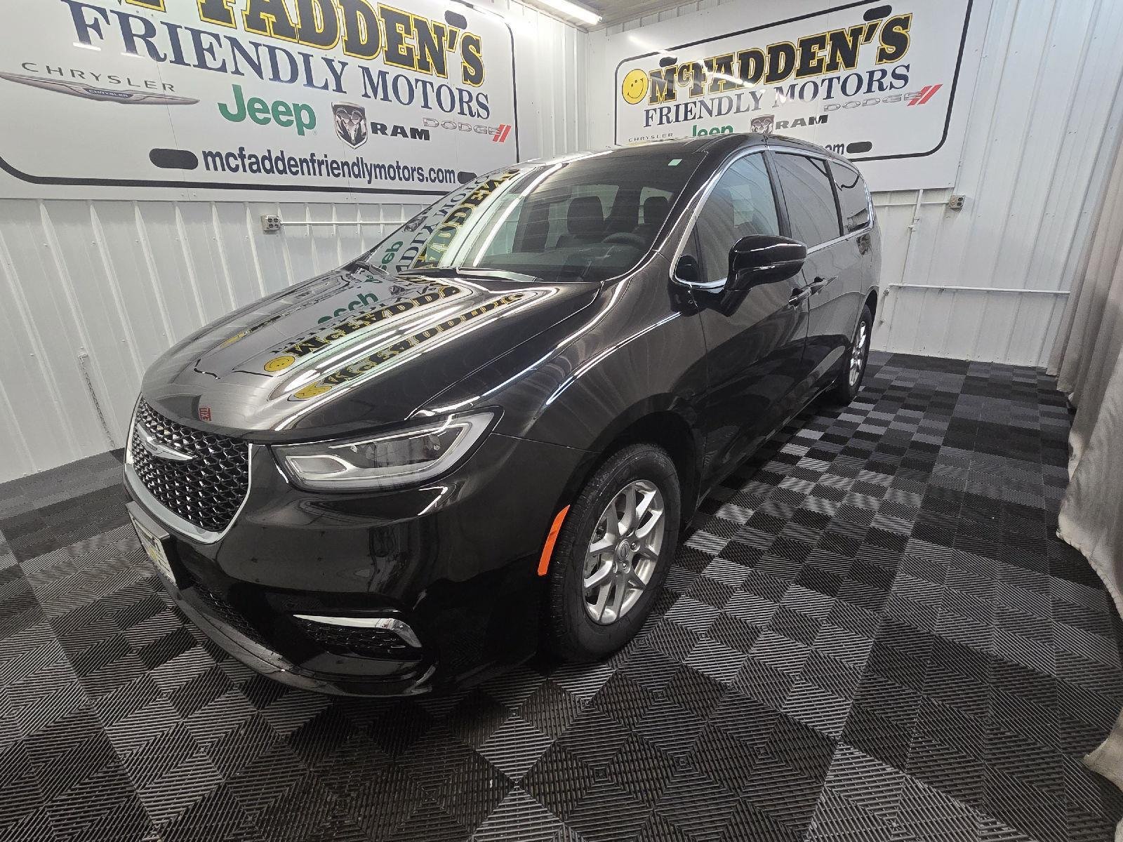 2026 Chrysler Pacifica Select - Photo 14