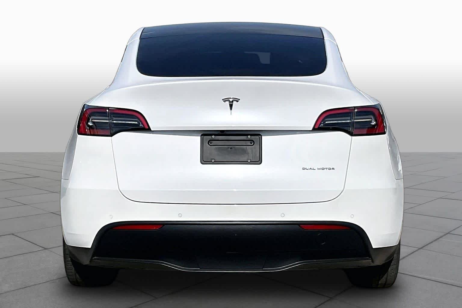 Used 2022 WHITE Tesla Long Range image 4