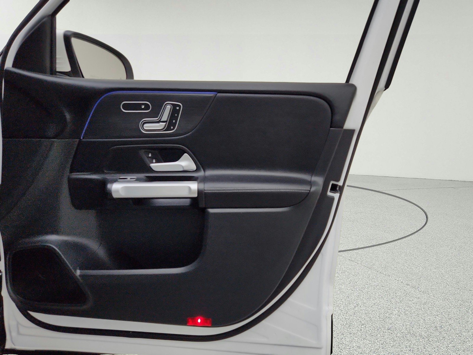 Certified Used 2026 Polar White Mercedes-Benz GLB 250 image 26