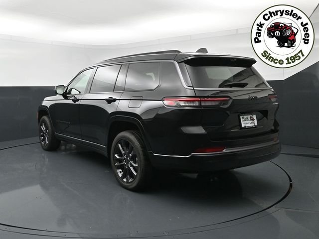 New 2026 Diamond Black Crystal Pearl-Coat Exterior Paint Jeep Limited image 4
