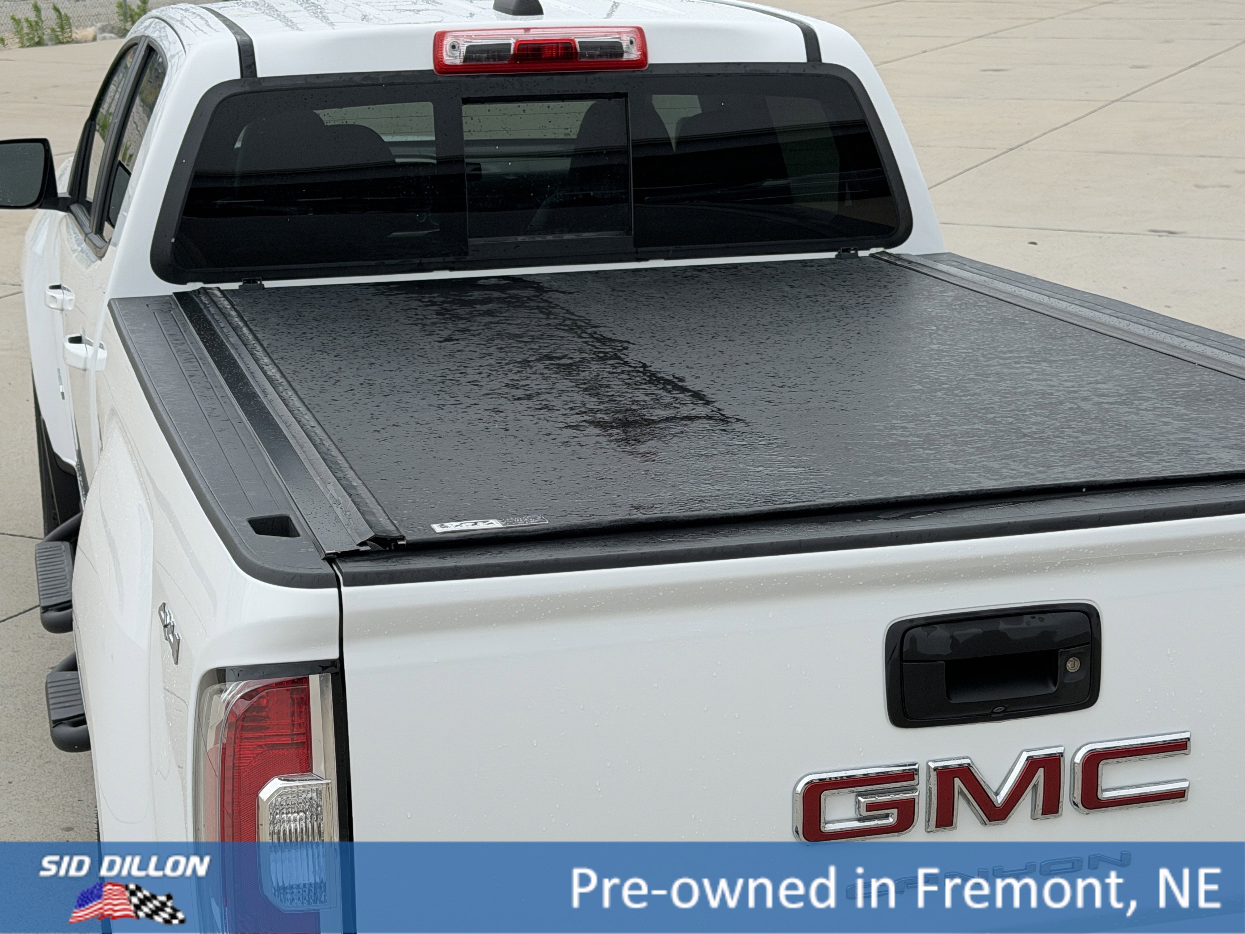 Used 2022 Summit White GMC 4WD Elevation image 5