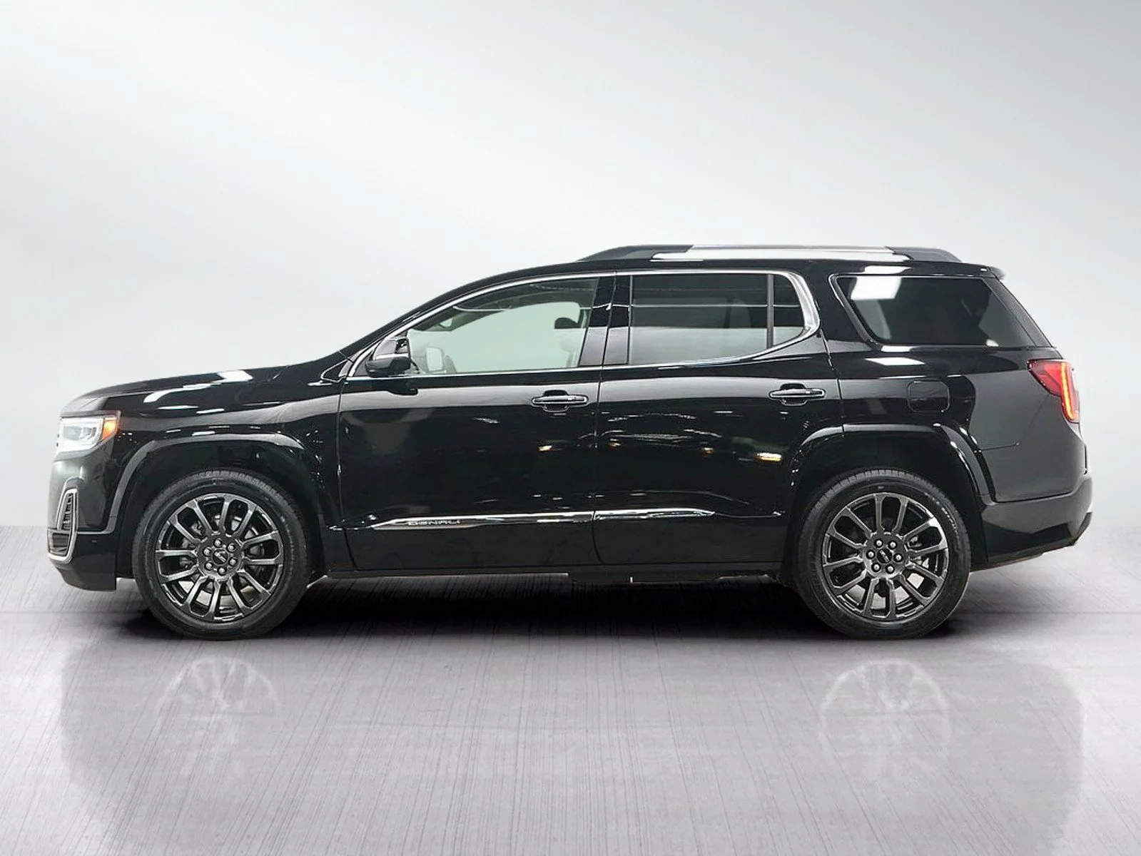Used 2023 GMC Acadia Denali with VIN 1GKKNXLS8PZ145099 for sale in Roseville, Minnesota