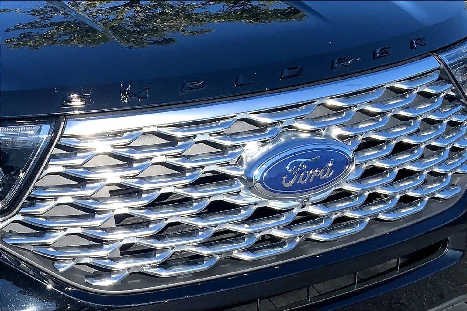 Used 2023 Agate Black Metallic Ford Platinum image 30