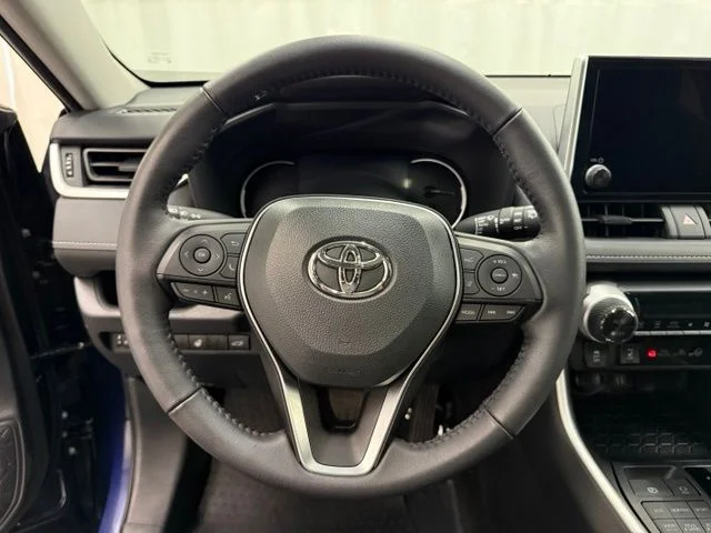 Used 2024  Toyota XLE image 13