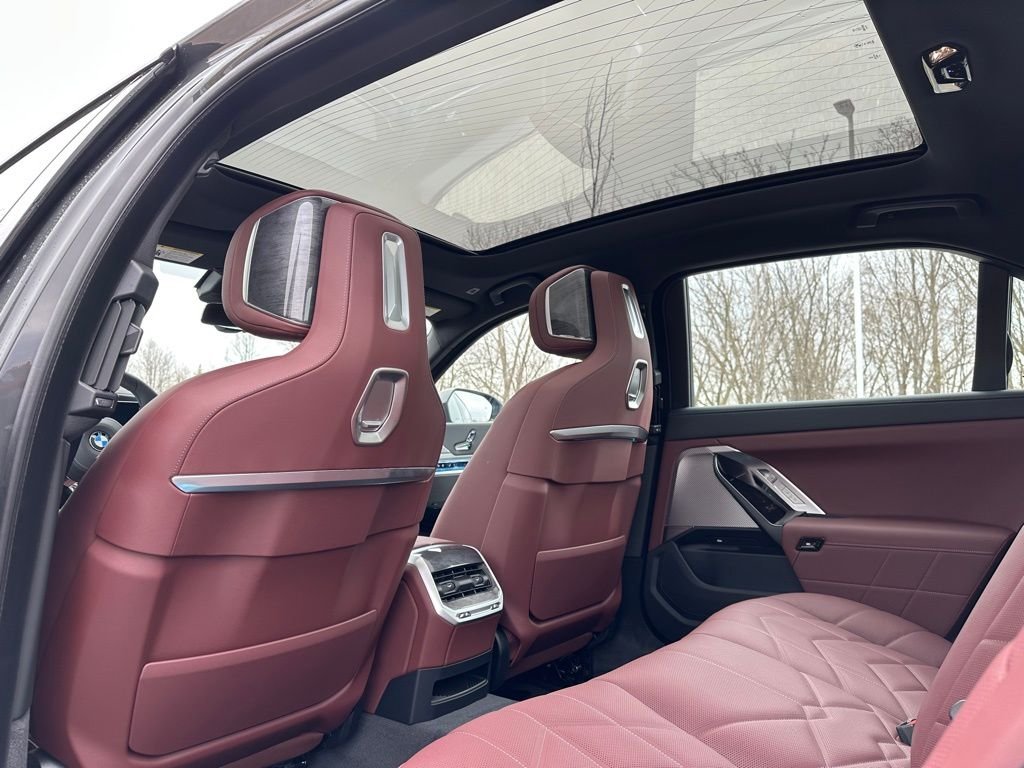 2025 BMW 7 Series 760i - Photo 21
