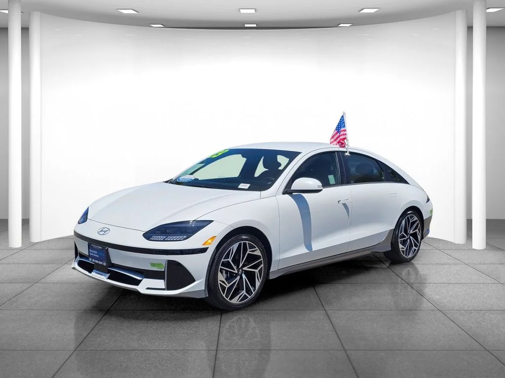 Used 2023 White Hyundai SEL image 2