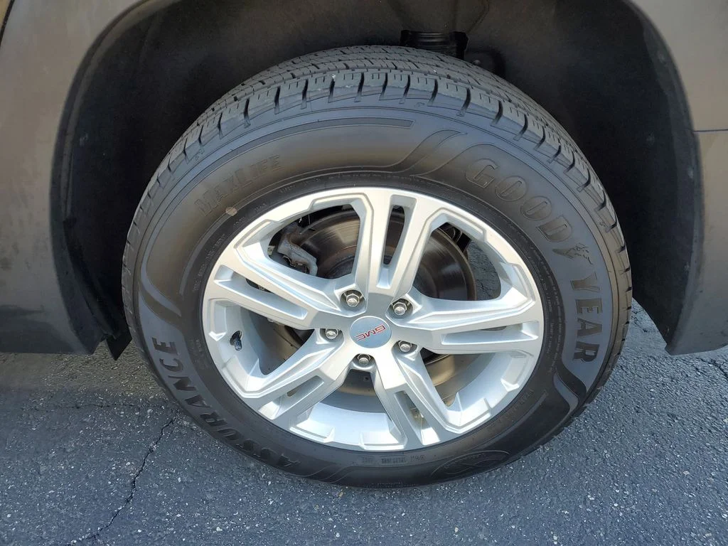 Used 2018 Ebony Twilight Metallic GMC SLE image 29