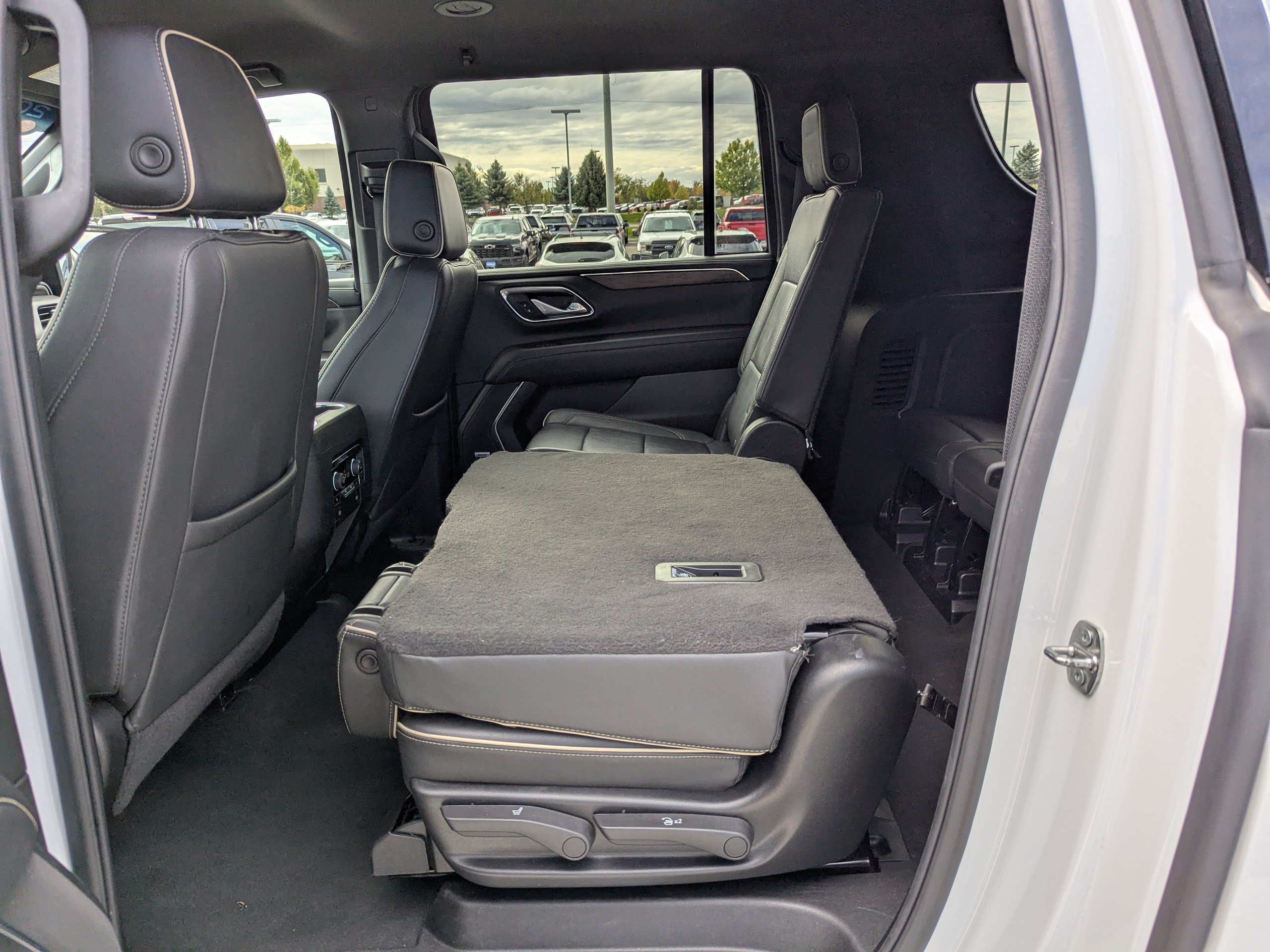2024 Chevrolet Suburban Premier - Photo 32