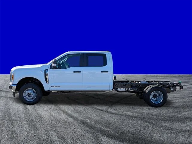 2026 Ford F-350 Super Duty Chassis Cab XL - Photo 7