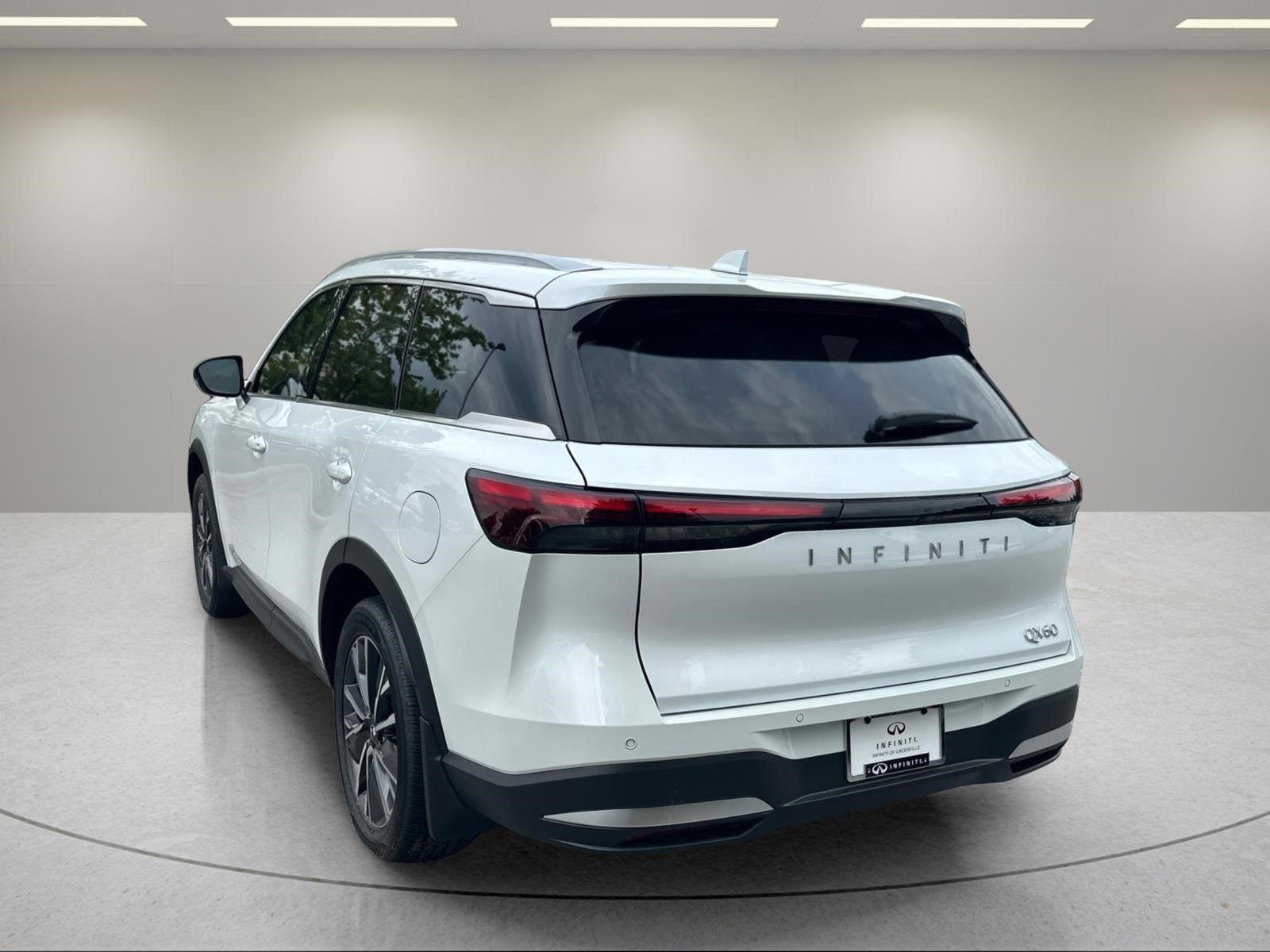 New 2027 RADIANT WHITE INFINITI Luxe FWD image 3