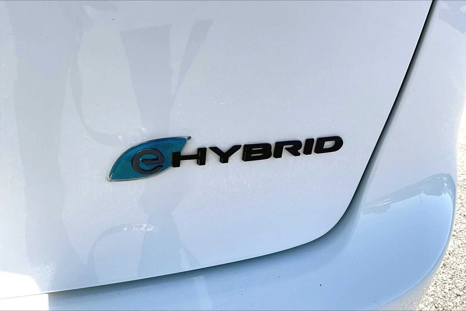 Used 2024 Bright White Clearcoat Chrysler Hybrid S Appearance Pkg image 10