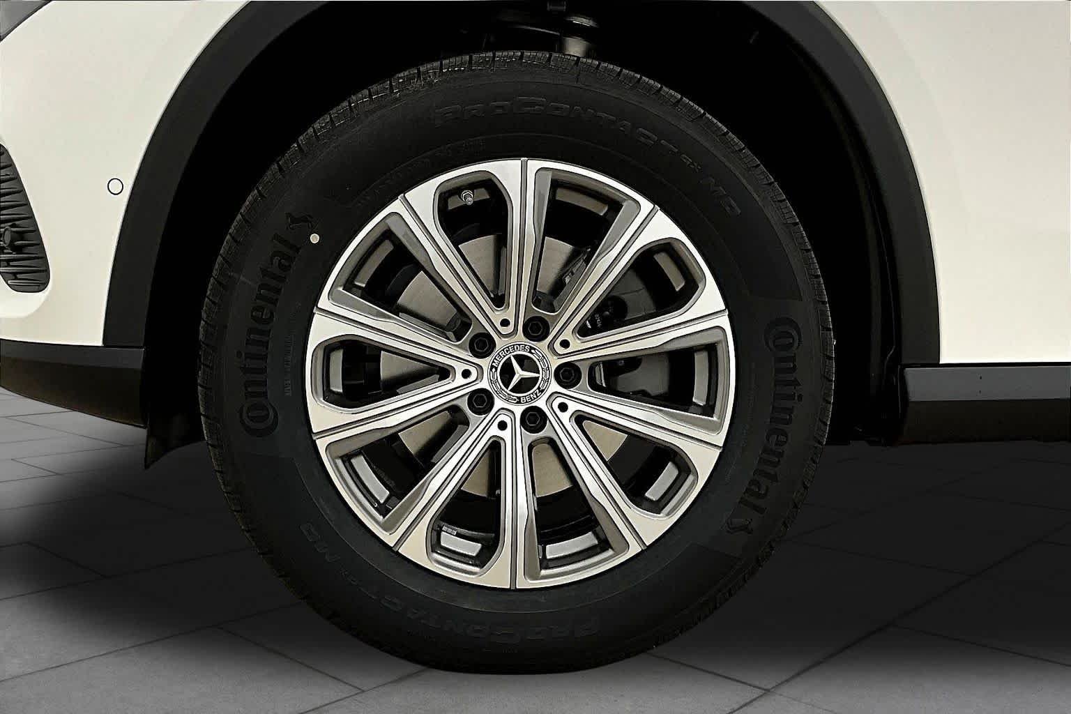 New 2026 Polar White Mercedes-Benz GLC 300 image 11