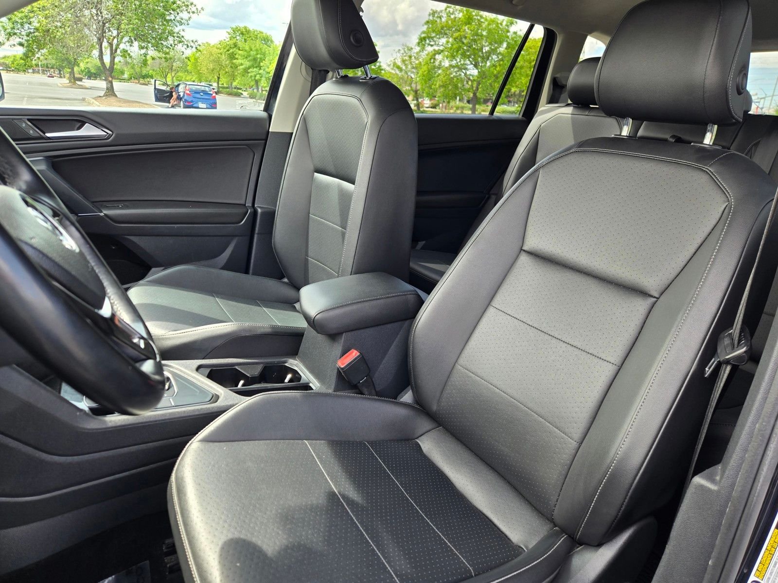 2018 Volkswagen Tiguan 2.0T SEL photo 6