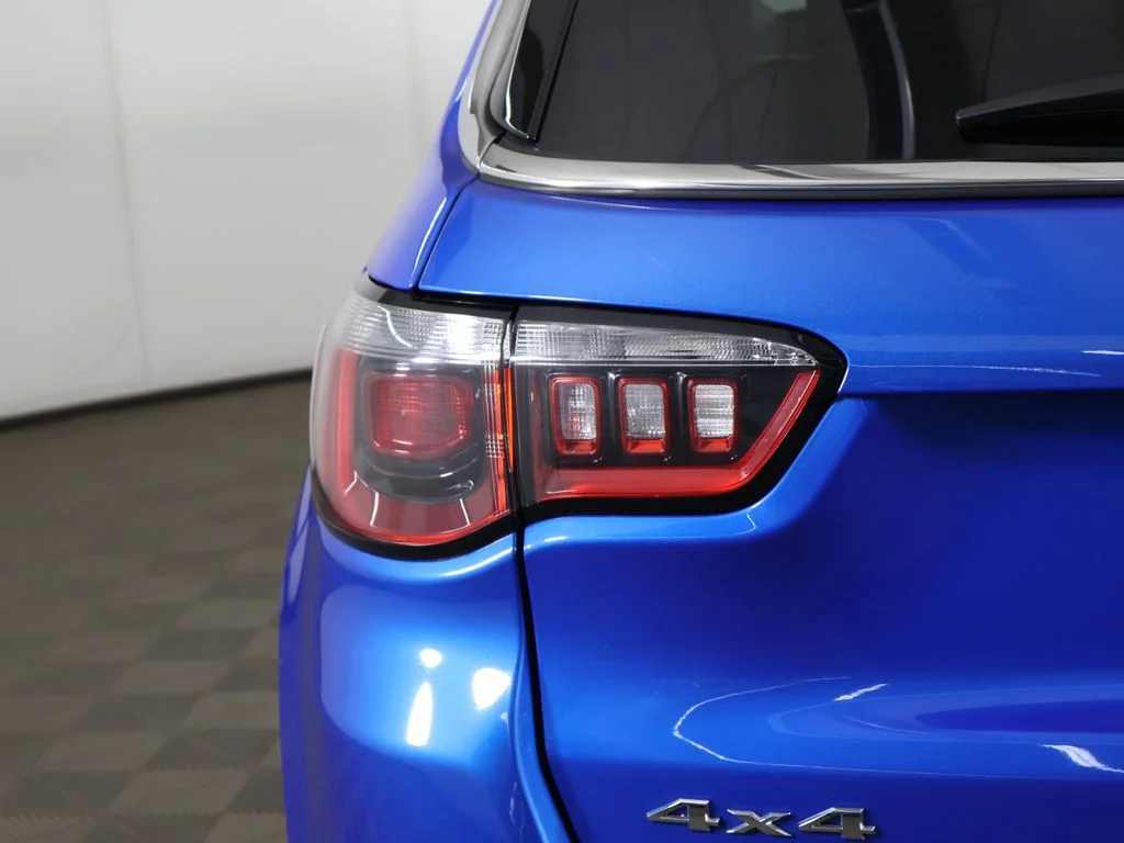 Used 2019 Laser Blue Pearlcoat Jeep Latitude image 12