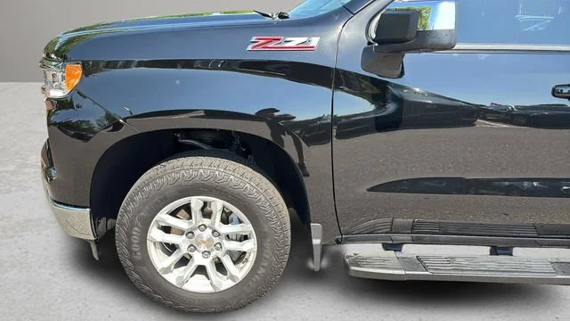 Used 2025 Black Chevrolet LT image 33
