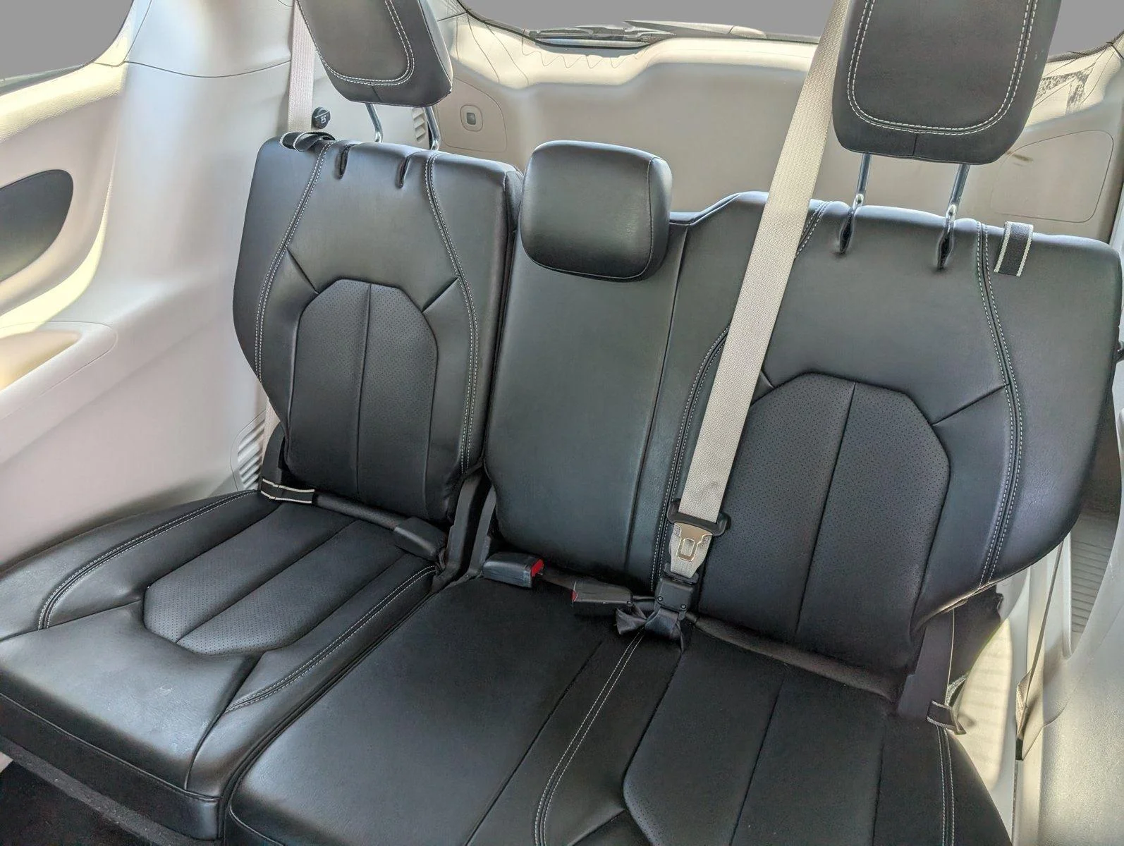 Used 2024 Silver Mist Clearcoat Chrysler Touring L image 32