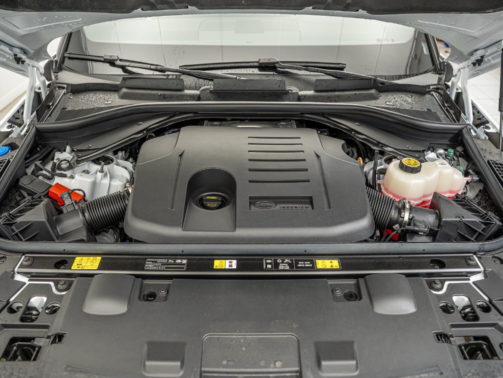 New 2026 Fuji White Land Rover Dynamic SE image 36