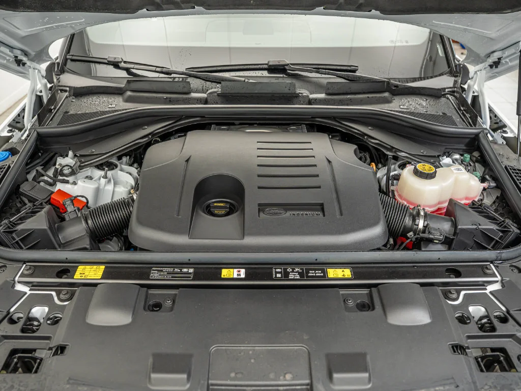 New 2026 Fuji White Land Rover Dynamic SE image 36
