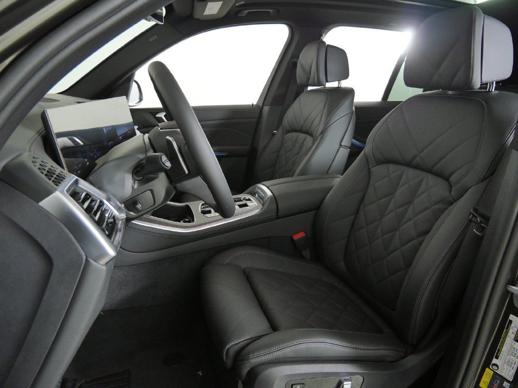 New 2026 Manhattan Green Metallic BMW xDrive50e image 36