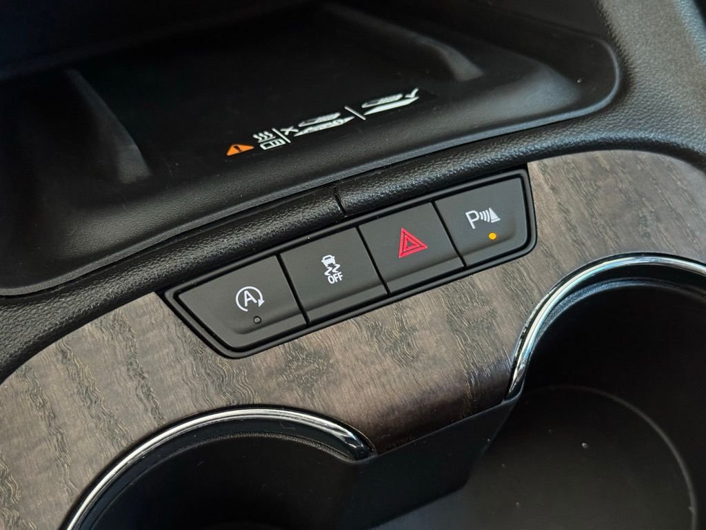 Used 2023 White GMC Denali image 38