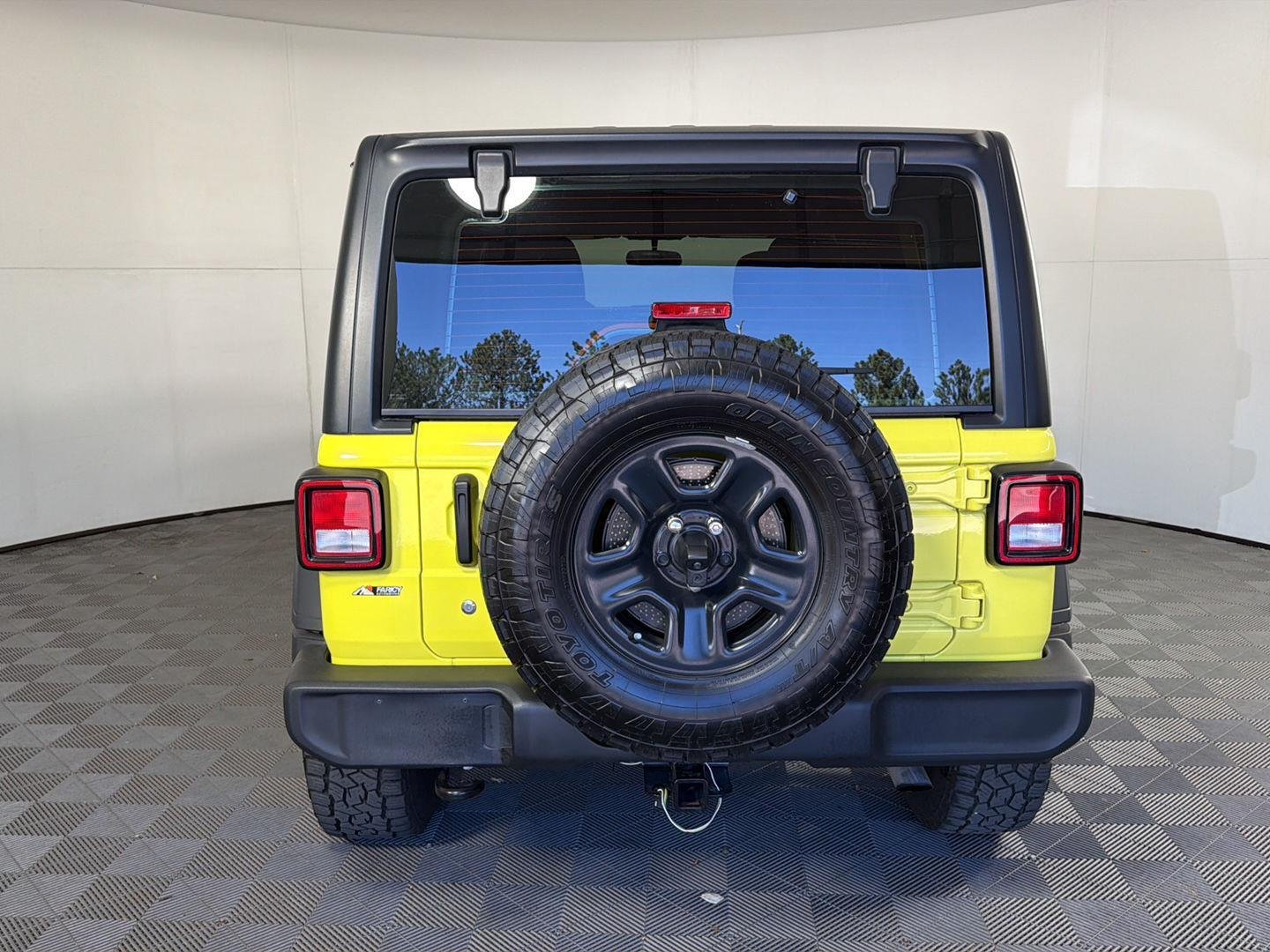 Used 2024 High Velocity Clearcoat Jeep Sport image 5