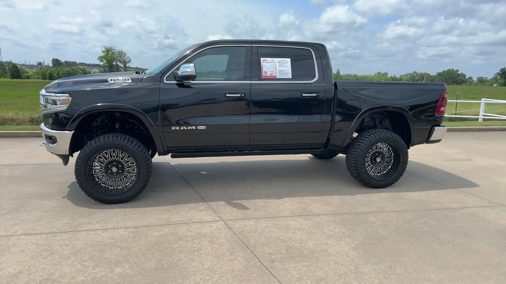 Used 2022 Diamond Black Crystal Pearlcoat Ram Longhorn image 6